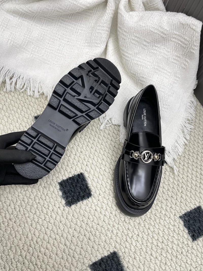 l0vis Vvtt0n loafers